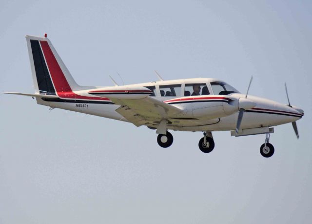 Piper PA-30 Twin Comanche (N8542Y)