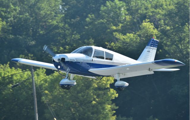 Piper Cherokee (N4595R) - Landing at Smoketown. 