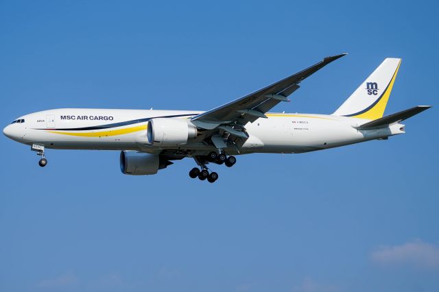 Boeing 777-200 (I-MSCA)