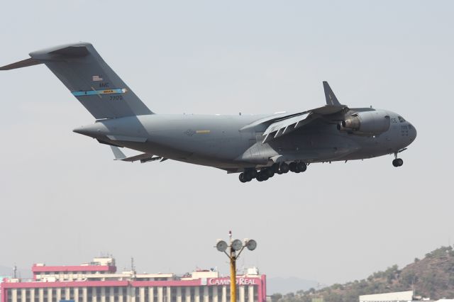 Boeing Globemaster III (N77170)