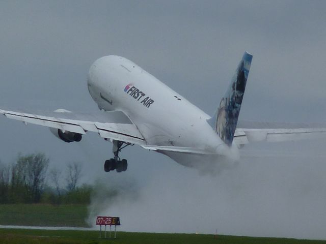 BOEING 767-300 (C-GKLY)