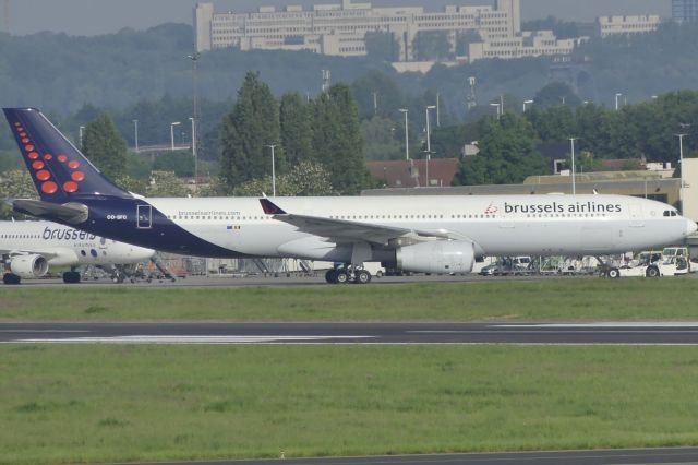 Airbus A330-300 (OO-SFC)