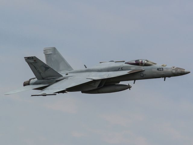 McDonnell Douglas FA-18 Hornet (16-6833)