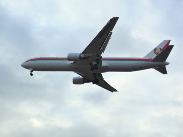 BOEING 767-300 (EW-001PB)
