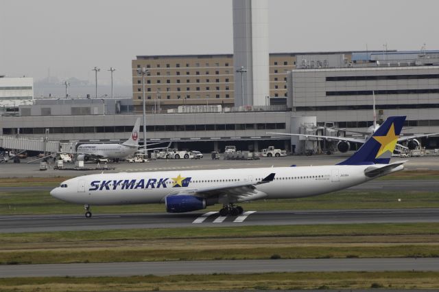 Airbus A330-300 (JA330A) - Landing at Tokyo-Haneda Intl Airport Rwy34L on 2014/11/6