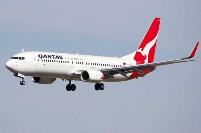 Boeing 737-800 (VH-VZR) - On short finals for runway 05. Friday, 19th April 2013.