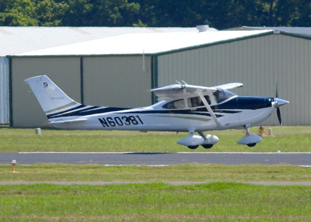 Cessna Skylane (N60381) - At Downtown Shreveport.