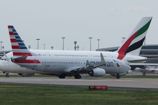 Boeing 737-700 (N801NN)