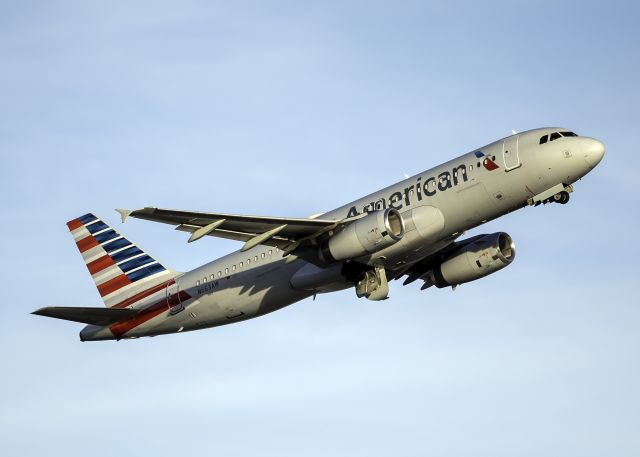 Airbus A320 (N663AW)