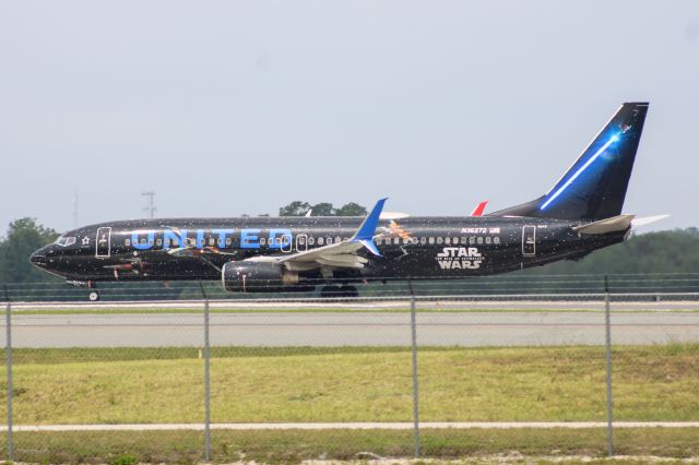 Boeing 737-800 (N36272) - Here is the United Star Wars 737-800 Blue side departing MCO.