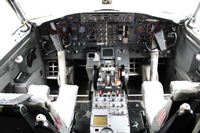 Boeing 737-200 —