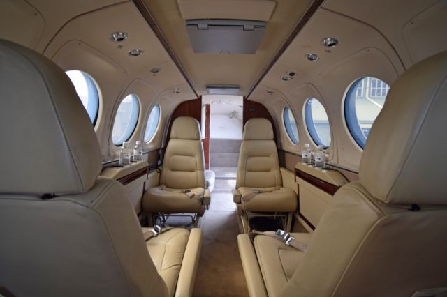 Beechcraft Super King Air 200 (VH-ZOS)