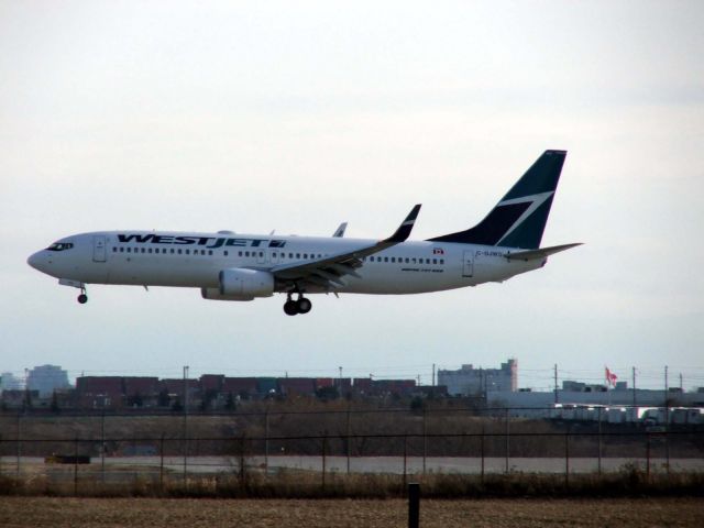 Boeing 737-800 (C-GJWS) - Landing on runway 05 one cold January afternoon