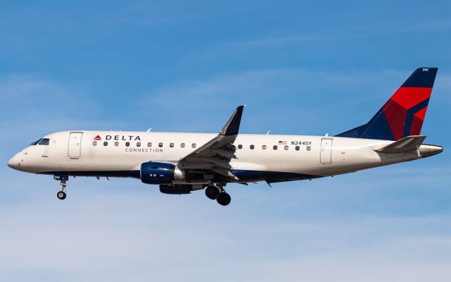 EMBRAER 175 (long wing) (N244SY)