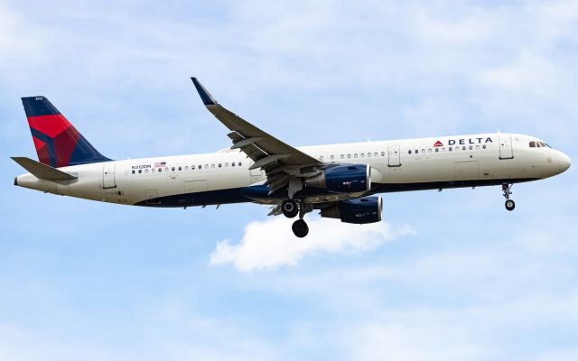 Airbus A321 (N312DN)