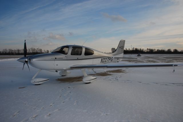 Cirrus SR-22 (N227PG)