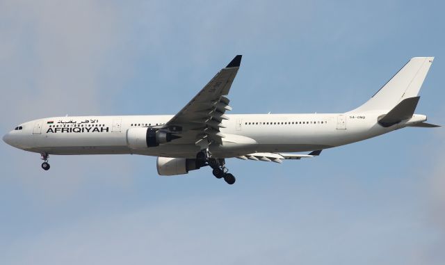 Airbus A330-300 (5A-ONQ)