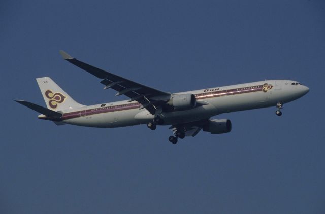 Airbus A330-300 (HS-TES) - Final Approach to Narita Intl Airport Rwy34L on 1998/07/18