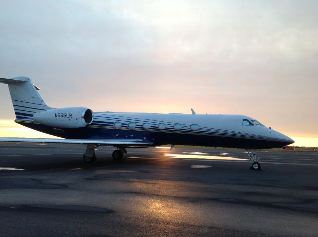 Gulfstream Aerospace Gulfstream IV (N555LR) - Sunset on G4 Iceland