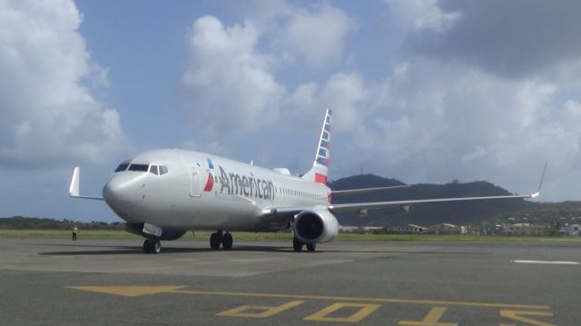 Boeing 737-800 (N904NN)