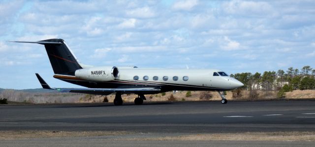 Gulfstream Aerospace Gulfstream IV (N458FX) - Taxiing for departure is this 2011 Gulfstream 450 from the Winter of 2024.