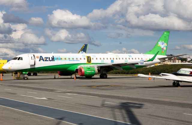 EMBRAER 195 (PR-AYX)