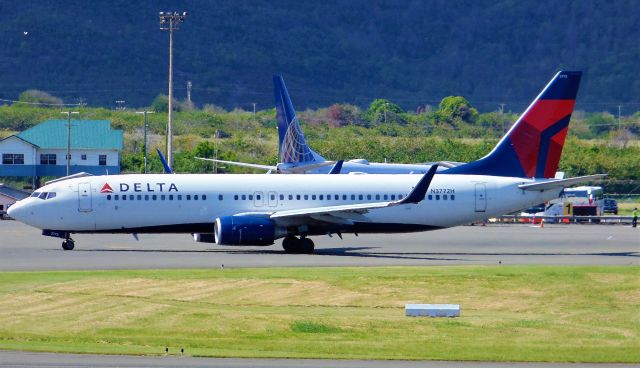 Boeing 737-800 (N3772H)