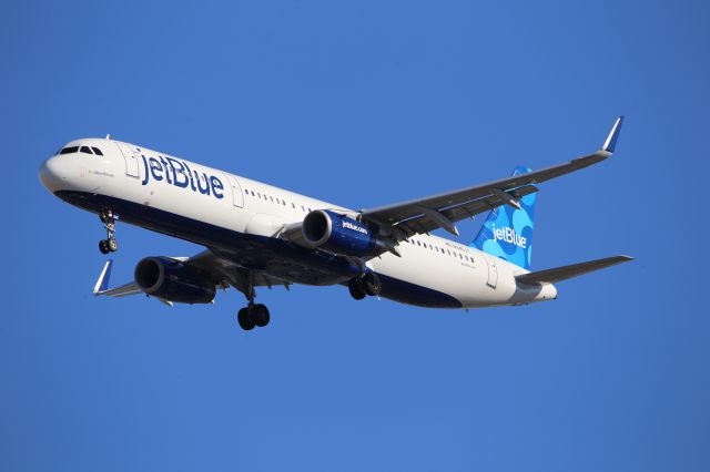 Airbus A321 (N945JT)