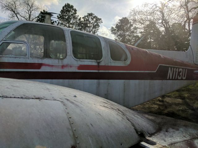 Beechcraft Twin Bonanza (N113U)