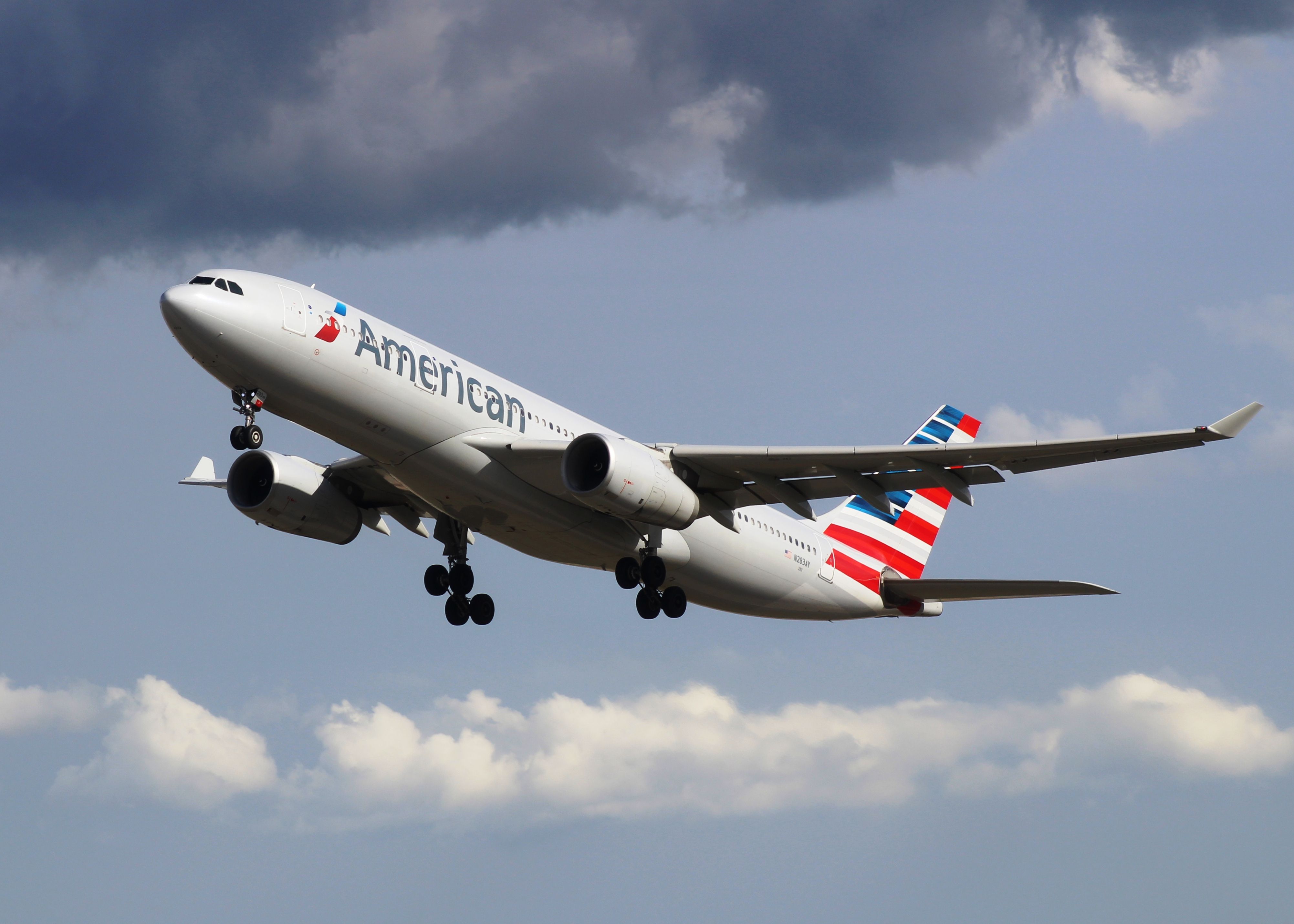 Airbus A330-300 (N283AY)