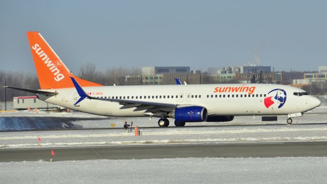 Boeing 737-800 (C-GKVL)