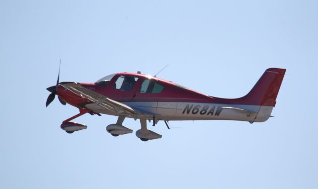 Cirrus SR-22 (N68AW)