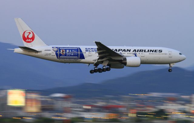 Boeing 777-200 (JA8985)