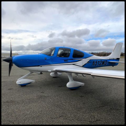 Cirrus SR-22 (N512MD)