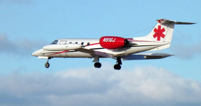 Learjet 35 (N91GJ) - On final is this Air Ambulance 1975 Gates Learjet 35A in the Winter of 2021.