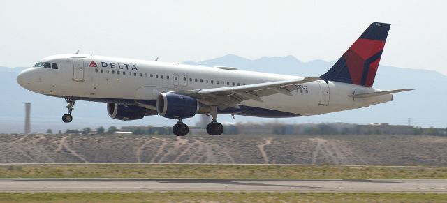 Airbus A320 (N312US)