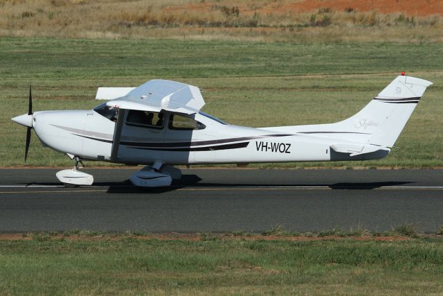 Cessna Skylane (VH-WOZ)