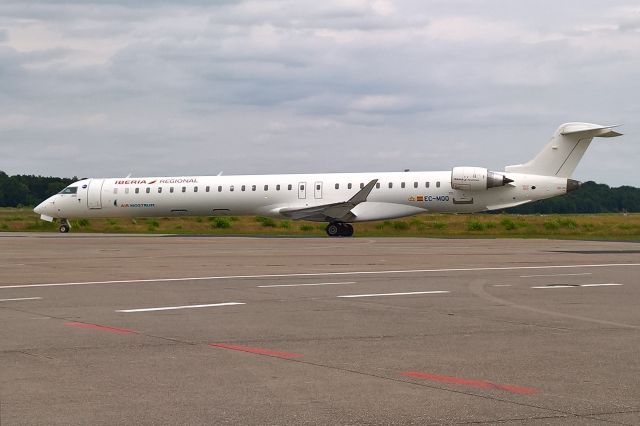 Bombardier CRJ-1000 (EC-MQQ)