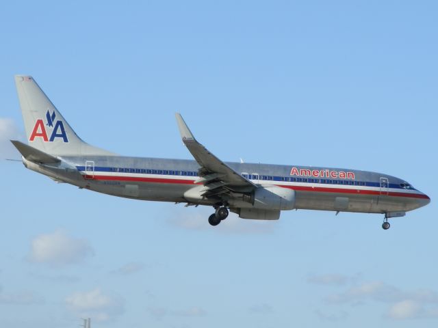 Boeing 737-800 (N960AN)