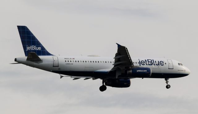 Airbus A320 (N662JB)