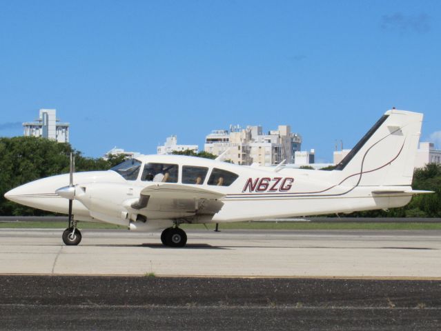 Piper Aztec (N6ZG)