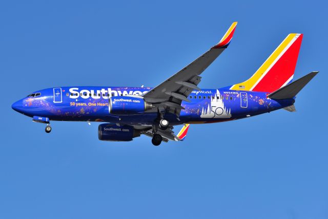 Boeing 737-700 (N954WN) - Runway 32 03-12-22.