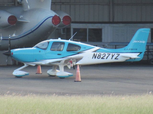 Cirrus SR-22 (N827YZ)