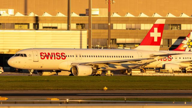 Airbus A320 (HB-IJQ)