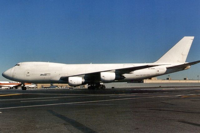 Boeing 747-200 (N536MC) - Seen here in Mar-06.  With Atlas Air from Sep-02 to Jun-07 when it became N754SA for Southern Air.  Registration cancelled 18-Nov-14.  Broken up at KMHV.