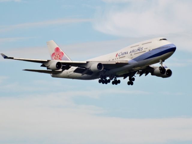 Boeing 747-400 (B-18207)