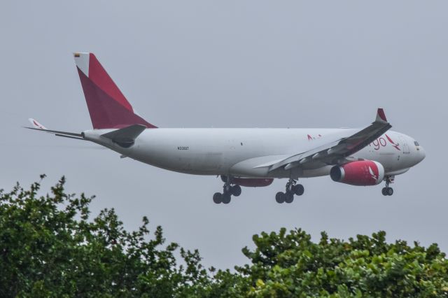 Airbus A330-200 (N300QT)