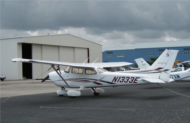 Cessna Skyhawk (N1333E)