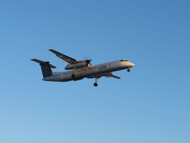 de Havilland Dash 8-400 (C-GLQW)