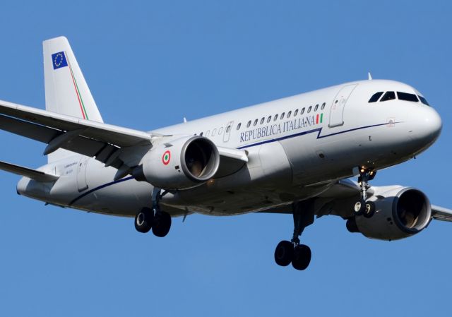 Airbus A319 (MMZ62174) - 14/04/2013br /Landing 07